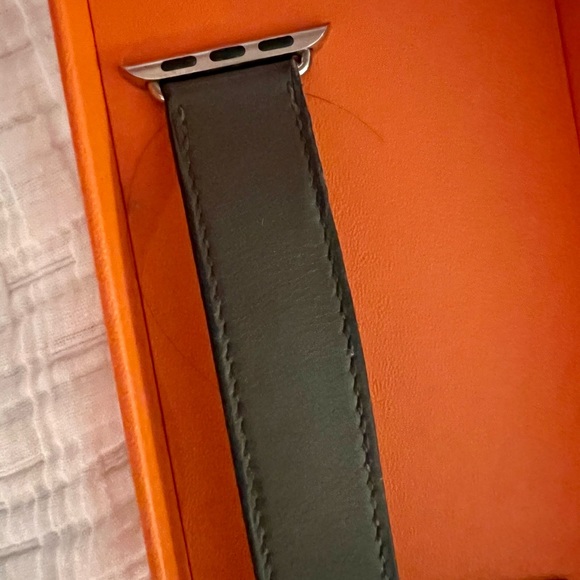 Authentic HERMÈS Apple Watch Etoupe Double Tour Band - Picture 4 of 5